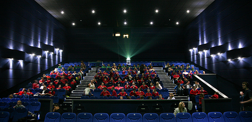 Cual aula escolar, los alumnos visitan el cine... y puede que aprendan más.